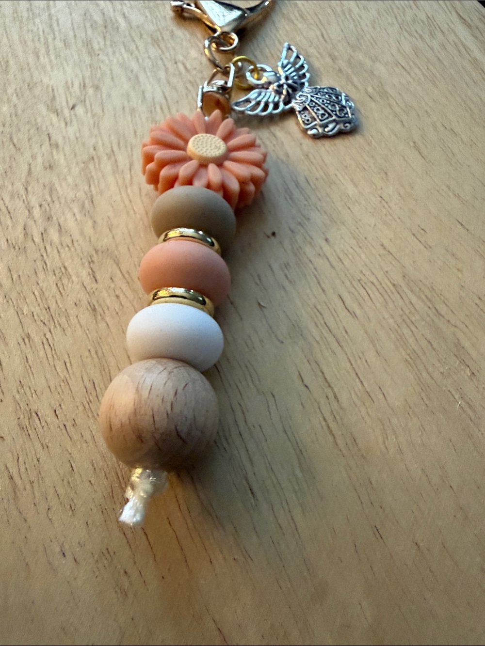 Peach Daisy Bead Key & Card Holder Charm - Picture 6 of 12